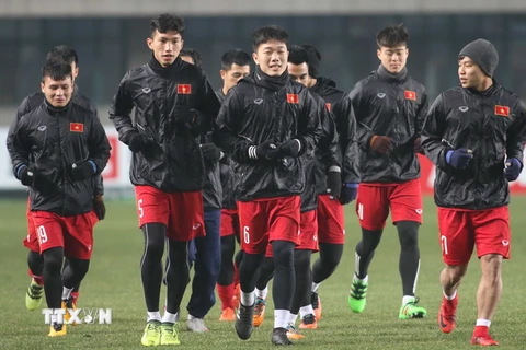 Các cầu thủ U23 Việt Nam trong buổi tập luyện. (Ảnh: Hoàng Linh/TTXVN)