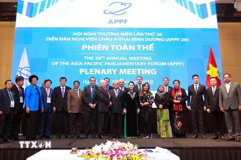 Chủ tịch Quốc hội Việt Nam Nguyễn Thị Kim Ngân, Chủ tịch APPF-26, và các đại biểu. (Ảnh: An Đăng/TTXVN)