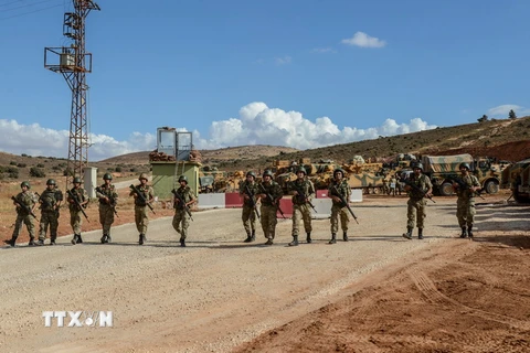 Binh sỹ Thổ Nhĩ Kỳ triển khai tại Reyhanli, tỉnh Hatay, gần biên giới Syria. (Nguồn: AFP/TTXVN)