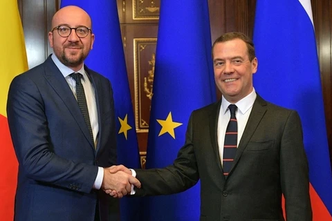 Thủ tướng Bỉ Charles Michel (trái) và người đồng cấp Nga Dmitry Medvedev. (Nguồn: government.ru)