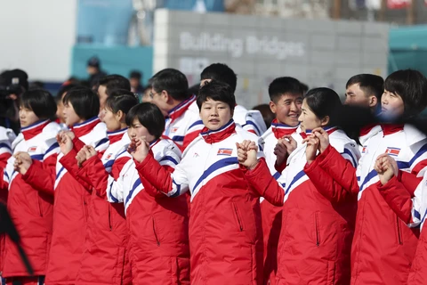 Các vận động viên Triều Tiên tại làng Olympic Gangneung ngày 8/2. (Nguồn: THX/TTXVN)