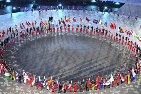  Các vận động viên diễu hành tại lễ bế mạc Olympic PyeongChang 2018. (Nguồn: THX/TTXVN)