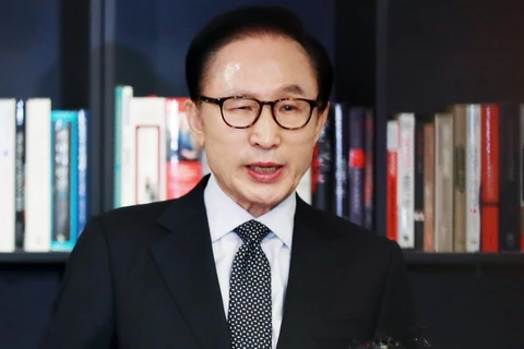 Cựu Tổng thống Hàn Quốc Lee Myung-bak trong cuộc họp báo tại Seoul ngày 17/1. (Nguồn: Yonhap/TTXVN)