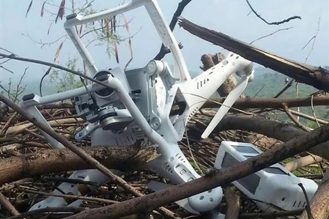 Xác máy bay không người lái Ấn Độ trong khu rừng ở Bhimber năm 2015. (Nguồn: AFP/TTXVN)