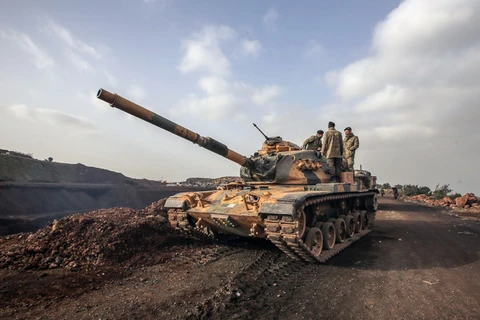 Xe tăng quân đội Thổ Nhĩ Kỳ được triển khai tại Afrin, Syria. (Nguồn: THX/TTXVN)