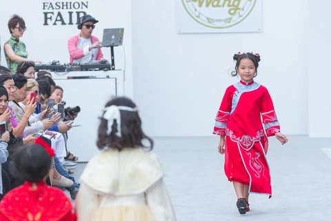 Mẫu nhí 9 tuổi người Việt tỏa sáng tại Kids Fashion Fair-Dubai