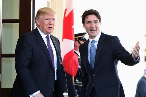 Tổng thống Mỹ Donald Trump và Thủ tướng Canada Justin Trudeau. (Nguồn: AP)
