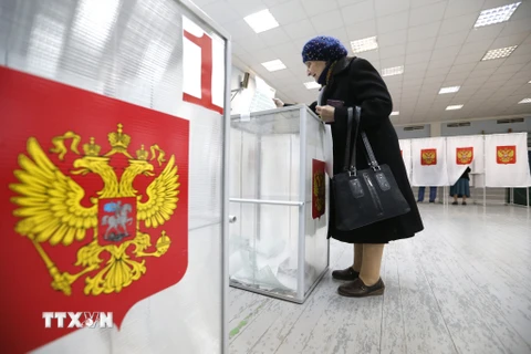 Cử tri Nga bỏ phiếu. Ảnh minh họa. (Nguồn: EPA/TTXVN)