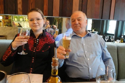 Cựu điệp viên Sergey Skripal và con gái. (Nguồn: telegraph.co.uk)