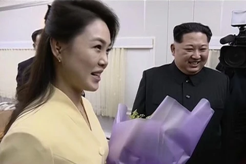 Ông Kim Jong-un và vợ. (Nguồn: edition.cnn.com)