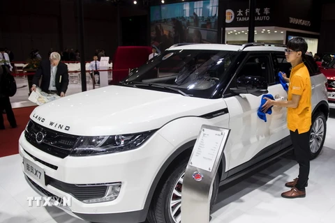 Một mẫu xe X7 của nhà sản xuất Trung Quốc Land Wind được giới thiệu tại Triển lãm công nghiệp ôtô Thượng Hải 2017. (Nguồn: AFP/TTXVN)