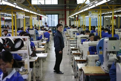 Công nhân Triều Tiên làm việc trong một nhà máy ở khu công nghiệp Kaesong ngày 19/12/2013. (Ảnh minh họa. Nguồn: AFP/TTXVN)