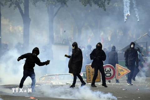Người biểu tình tại Paris, Pháp ngày 1/5. (Nguồn: AFP/TTXVN)