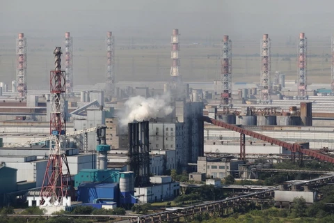 Toàn cảnh nhà máy sản xuất nhôm Rusal Sayanogorsk ở Sayanogorsk, Nga. (Nguồn: AFP/TTXVN)