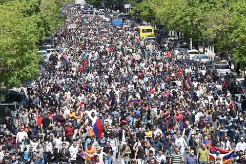 Hàng chục nghìn người Armenia ngày 2/5 đã kéo về thủ đô Yerevan. (Nguồn: EPA-EFE/TTXVN)