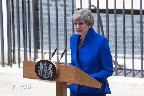 Thủ tướng Anh Theresa May phát biểu tại Nhà số 10 phố Downing. (Nguồn: THX/TTXVN)