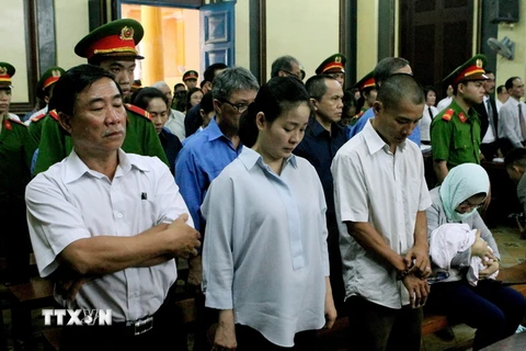 Các bị cáo tại phiên tòa ngày 8/5. (Ảnh: Thành Chung/TTXVN)
