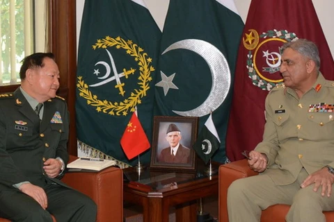 Tướng Trương Hựu Hiệp (trái) và Tướng Qamar Javed Bajwa. (Nguồn: thenews.com.pk)