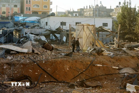 Một cơ sở quân sự của phong trào Hamas bị phá hủy sau cuộc không kích của Israel xuống Dải Gaza. (Nguồn: AFP/TTXVN)