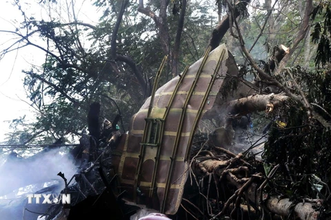  Hiện trường vụ rơi máy bay của hãng hàng không Mexico Damojh tại La Habana, Cuba ngày 18/5. (Nguồn: THX/TTXVN)