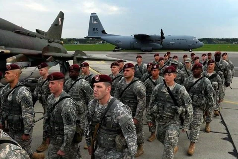 Các binh sỹ Mỹ tại sân bay Swidwin, Ba Lan. (Nguồn: AFP)
