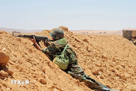 Binh sỹ Syria được triển khai gần biên giới Syria-Iraq ở Al-Tanf thuộc tỉnh Homs, Syria. (Nguồn: EPA/TTXVN)