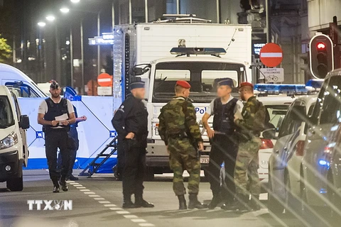 Binh sỹ và cảnh sát Bỉ tuần tra tại Brussels. Ảnh minh họa. (Nguồn: AFP/TTXVN)