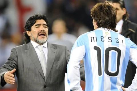Huyền thoại Maradona và Lionel Messi. (Nguồn: 90min.com)