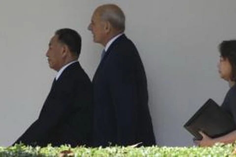 Ông Kim Yong-chol tại Nhà Trắng (đi đầu tiên). (Nguồn: AFP)