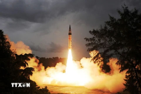 Tên lửa Agni-V được phóng thử từ đảo Abdul Kalam ngoài khơi Odisha, Ấn Độ hồi tháng Một. (Nguồn: EPS/TTXVN)