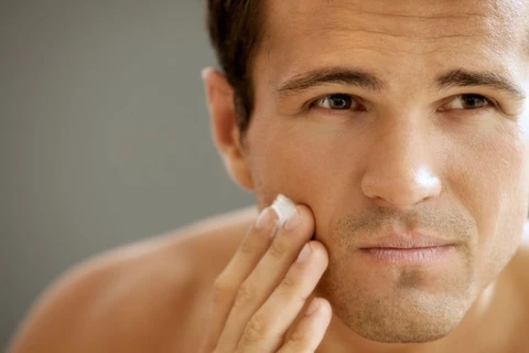 Quy trình chăm sóc da mặt đơn giản giúp các chàng “trẻ mãi không già”