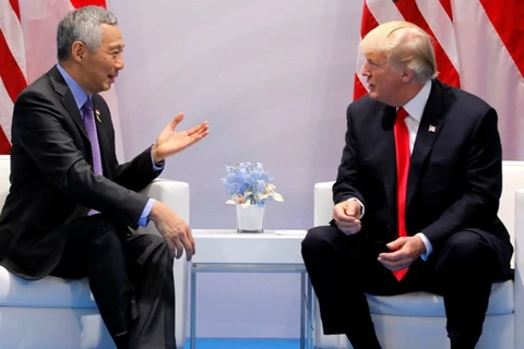 Tổng thống Mỹ Donald Trump và Thủ tướng nước chủ nhà Lý Hiển Long. (Nguồn: Business Insider Singapore)