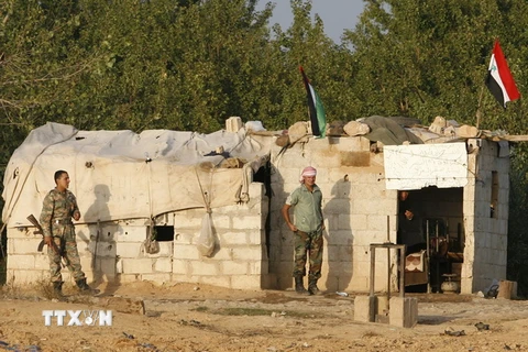 Binh sỹ Syria được triển khai tại một khu vực ở biên giới. (Nguồn: AFP/TTXVN)