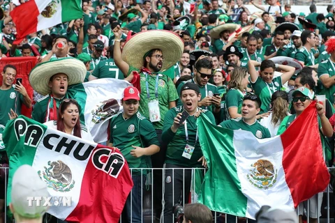 Cổ động viên Mexico sau khi đội nhà giành chiến thắng trước đội tuyển Đức với tỷ số 1-0. (Nguồn: THX/TTXVN)