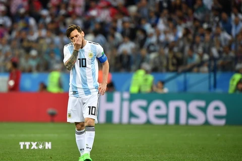 Nỗi buồn của cầu thủ Lionel Messi khi Argentina thua 0-3 trước Croatia trong trận đấu ở Nizhny Novgorod, Nga ngày 21/6. (Ảnh: THX/TTXVN)