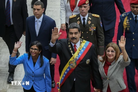 Tổng thống Venezuela Nicolas Maduro (giữa) tại lễ tuyên thệ nhậm chức ở thủ đô Caracas ngày 24/5. (Nguồn: AFP/TTXVN)
