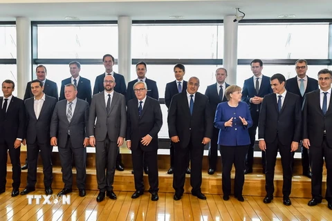 Lãnh đạo các nước EU chụp ảnh chung trước Hội nghị thượng đỉnh không chính thức của EU về vấn đề di cư tại Brussels (Bỉ). (Nguồn: AFP/TTXVN)