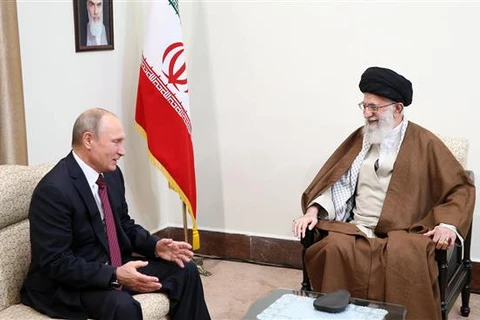 Tổng thống Nga Vladimir Putin và lãnh tụ tối cao Iran Ali Khamenei. Ảnh minh họa. (Nguồn: presstv.com)