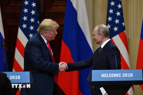 Tổng thống Mỹ Donald Trump (trái) và Tổng thống Nga Vladimir Putin trong cuộc họp báo chung sau hội nghị thượng đỉnh ở Helsinki, Phần Lan ngày 16/7. (Nguồn: AFP/TTXVN)