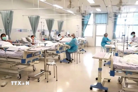 Các thành viên đội bóng điều trị tại bệnh viện ở Mae Sai, Chiang Rai ngày 11/7. (Ảnh: THX/TTXVN)