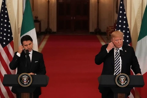 Thủ tướng Italy Giuseppe Conte và ông Trump trong cuộc họp báo chung. (Nguồn: Getty images)