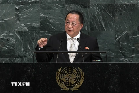 Ngoại trưởng Triều Tiên Ri Yong-ho phát biểu tại Khóa họp 72 Đại hội đồng Liên hợp quốc ở New York, Mỹ ngày 23/9/2017. (Ảnh: AFP/TTXVN)