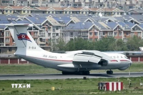 Máy bay của Hãng hàng không quốc gia Triều Tiên Air Koryo tại sân bay Đại Liên, Trung Quốc ngày 8/5. (Nguồn: Kyodo/TTXVN)