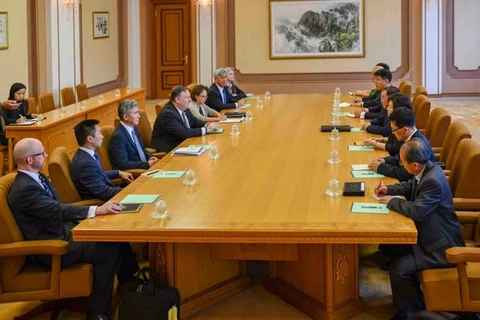 Ngoại trưởng Mỹ Mike Pompeo (trái) trong cuộc hội đàm với Phó Chủ tịch Đảng Lao động Triều Tiên Kim Yong-chol (phải) tại Bình Nhưỡng ngày 7/7. (Nguồn: Twitter/CNN)
