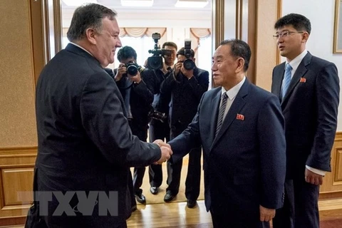 Ngoại trưởng Mỹ Mike Pompeo (trái) trong cuộc hội đàm với Phó Chủ tịch Đảng Lao động Triều Tiên Kim Yong-chol (phải) tại Bình Nhưỡng ngày 7/7. (Nguồn: Yonhap/TTXVN)