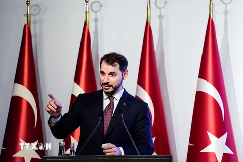 Bộ trưởng Tài chính Thổ Nhĩ Kỳ phát biểu tại Istanbul ngày 10/8. (Ảnh: AFP/TTXVN)