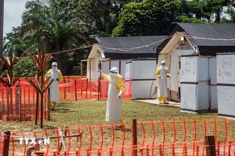 Khu vực cách ly để điều trị cho bệnh nhân nhiễm virus Ebola tại Trung tâm Y tế ở Iyonda, gần Mbandaka, Cộng hòa Dân chủ Congo. (Ảnh: AFP/TTXVN)