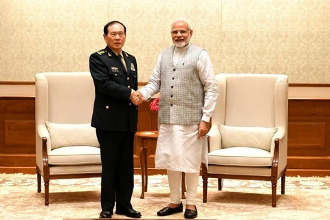 Thủ tướng Ấn Độ Narendra Modi (phải) tiếp Bộ trưởng Quốc phòng Trung Quốc, Tướng Ngụy Phụng Hòa. (Nguồn: narendramodi.in)