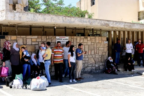 Người tị nạn Syria chuẩn bị hồi hương từ Liban tại cửa khẩu Masnaa. (Ảnh: AFP/TTXVN)