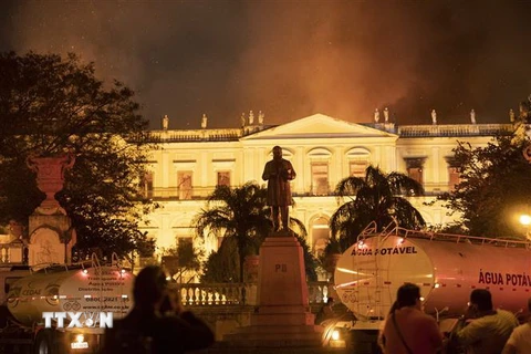 Hiện trường vụ hỏa hoạn tại Bảo tàng quốc gia Brazil ở Rio de Janeiro ngày 2/9. (Ảnh: THX/TTXVN)